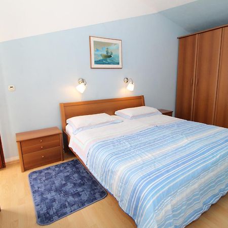 Apartments By The Sea Mandre, Pag - 6284 كولان الغرفة الصورة