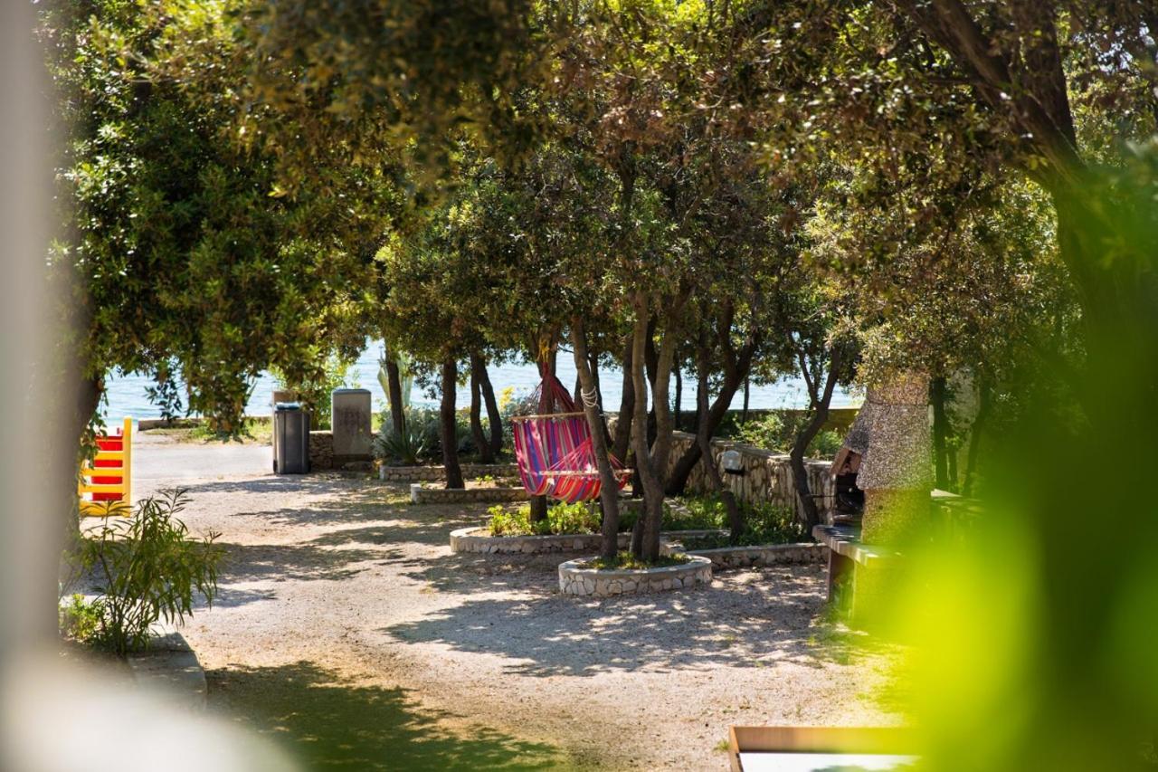 Apartments By The Sea Mandre, Pag - 6284 كولان المظهر الخارجي الصورة