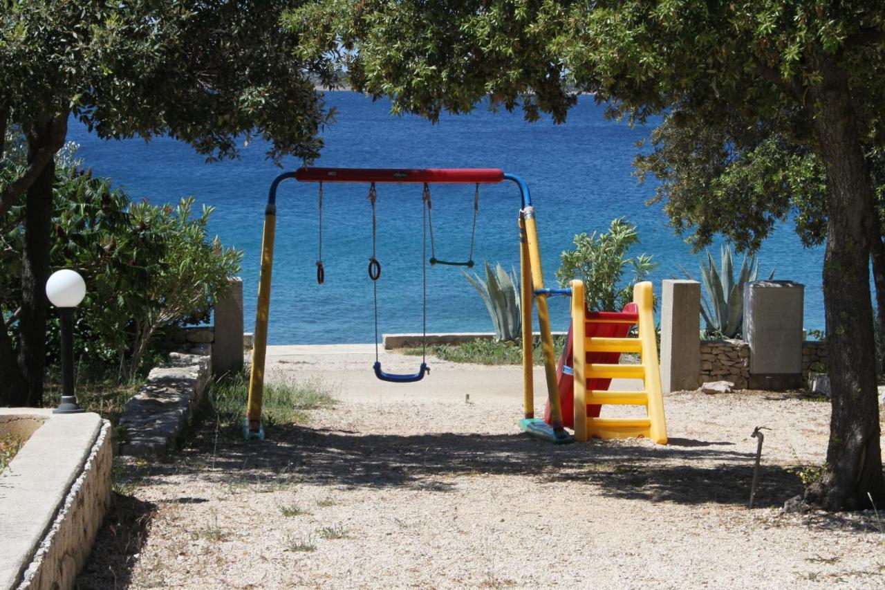 Apartments By The Sea Mandre, Pag - 6284 كولان المظهر الخارجي الصورة
