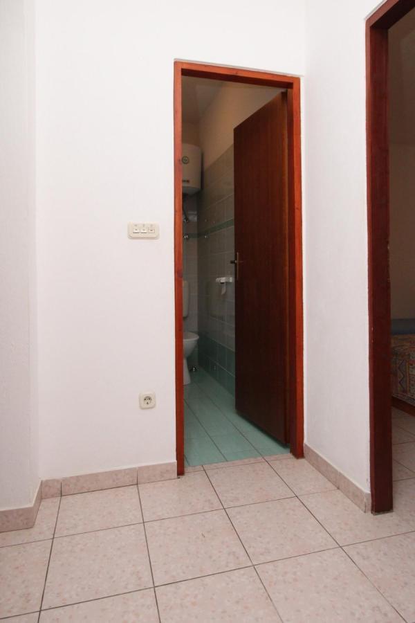 Apartments By The Sea Mandre, Pag - 6284 كولان المظهر الخارجي الصورة
