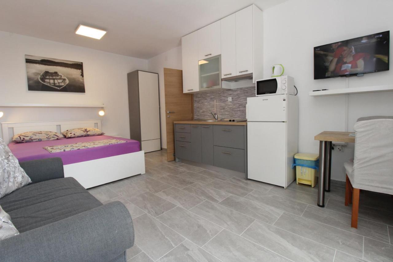 Apartments By The Sea Mandre, Pag - 6284 كولان المظهر الخارجي الصورة
