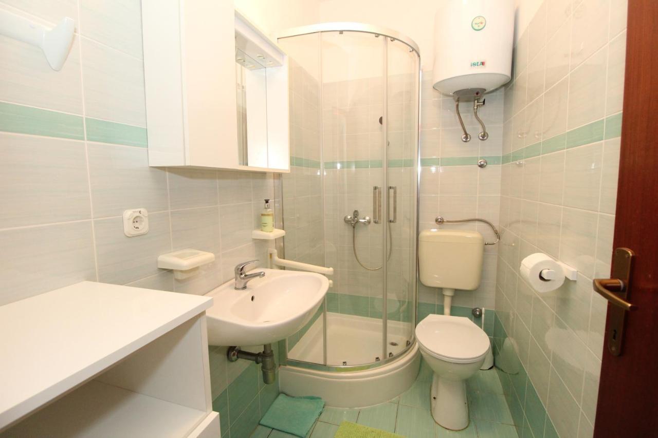 Apartments By The Sea Mandre, Pag - 6284 كولان المظهر الخارجي الصورة