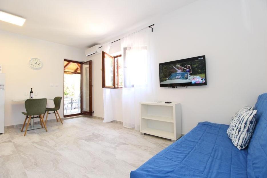 Apartments By The Sea Mandre, Pag - 6284 كولان المظهر الخارجي الصورة