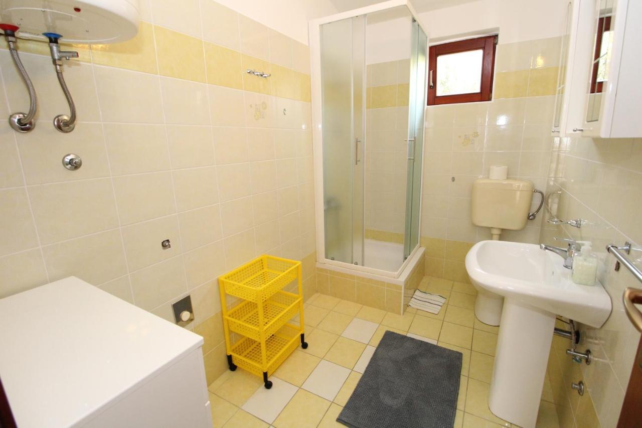 Apartments By The Sea Mandre, Pag - 6284 كولان المظهر الخارجي الصورة