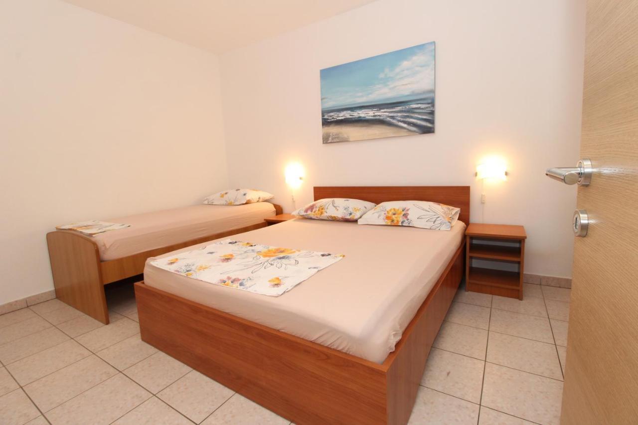 Apartments By The Sea Mandre, Pag - 6284 كولان المظهر الخارجي الصورة