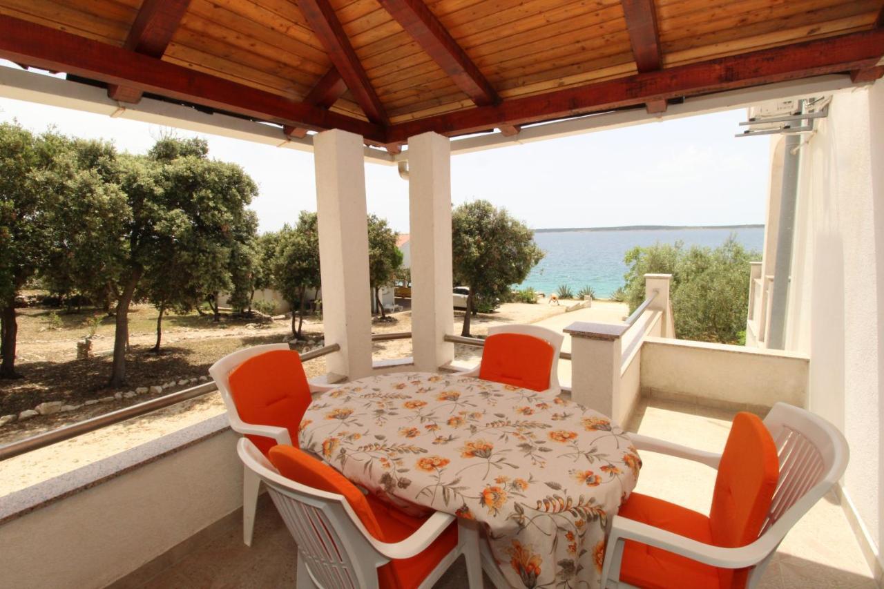 Apartments By The Sea Mandre, Pag - 6284 كولان المظهر الخارجي الصورة