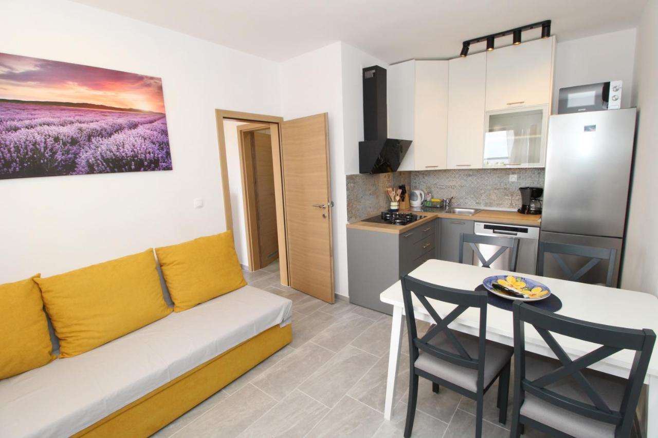 Apartments By The Sea Mandre, Pag - 6284 كولان المظهر الخارجي الصورة