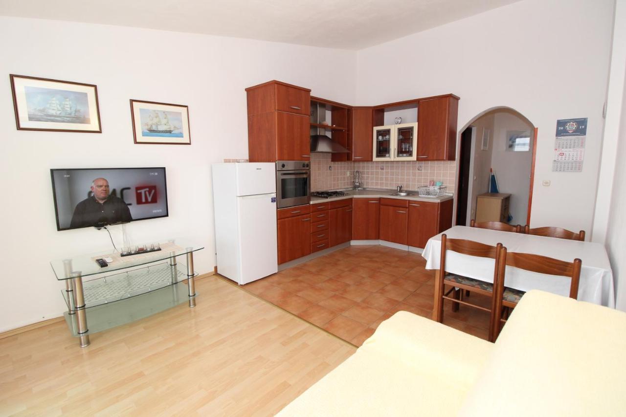 Apartments By The Sea Mandre, Pag - 6284 كولان المظهر الخارجي الصورة