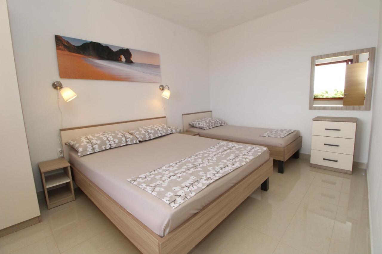 Apartments By The Sea Mandre, Pag - 6284 كولان المظهر الخارجي الصورة